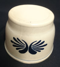 Lade das Bild in den Galerie-Viewer, SCHMALZTÖPFCHEN - Keramik / Steingut, Geometrisches Symetrisch Abstraktes Symbol Motiv Dekor (BC)
