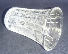 Lade das Bild in den Galerie-Viewer, 2er Set SHOT~ KURZE~ SCHNAPS~ GETRÄNKEGLAS - Kristallglas, Geometrisches Punkte Linien Streifen Kreuze Punkte Reliefschliff Motiv Dekor