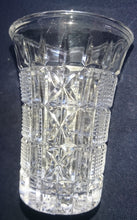 Lade das Bild in den Galerie-Viewer, 6er Set SHOT~ KURZE~ SCHNAPS~ GETRÄNKEGLAS - Kristallglas, Geometrisches Punkte Linien Streifen Kreuze Punkte Reliefschliff Motiv Dekor