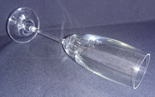 Lade das Bild in den Galerie-Viewer, 2er Set SEKT~ GETRÄNKEGLÄSER - Hartglas, Klassisch Form Motiv Dekor