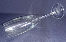 Lade das Bild in den Galerie-Viewer, SEKT~ GETRÄNKEGLAS - Hartglas, Klassisch Form Motiv Dekor