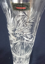 Lade das Bild in den Galerie-Viewer, SEKTFLÖTEN GETRÄNKEGLAS - 24% Pbo Bleikristall, Flora Abstrakt Gras Blumenblüten Stern Linien Motiv Dekor