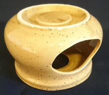 Lade das Bild in den Galerie-Viewer, STÖVCHEN - Keramik / Steingut, Gesprenkeltes Punkte Tupfen Relief Motiv Dekor (BC)