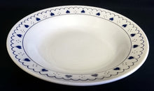 Lade das Bild in den Galerie-Viewer, SUPPENTELLER - Porzellan, Herz Punkte Linien Striche Wellen Motiv Dekor