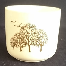 Lade das Bild in den Galerie-Viewer, 2er Set GETRÄNKEBECHER - Keramik / Steingut, Flora Fauna Baum Bäume Wald Vogel Vögel Motiv Dekor