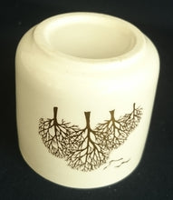 Lade das Bild in den Galerie-Viewer, GETRÄNKEBECHER - Keramik / Steingut, Flora Fauna Baum Bäume Wald Vogel Vögel Motiv Dekor (nBC)