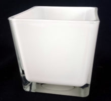 Lade das Bild in den Galerie-Viewer, TEELICHT KERZENHALTER - Press- / Hartglas, Quadratische Würfel Form Motiv Dekor (G)