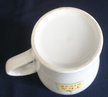 Lade das Bild in den Galerie-Viewer, KAFFEETASSE - Porzellan, Teebeutel TEA break Aufschrift Waagerechte Linien Striche Relief Motiv Dekor