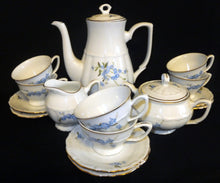 Lade das Bild in den Galerie-Viewer, 2er Set MOCCATASSEN - Porzellan, Goldrand Vergiss mein Nicht Blumenblüten Flora Pflanzen Gewölbter Relief Motiv Dekor