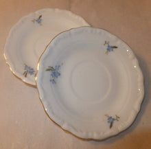 Lade das Bild in den Galerie-Viewer, 2er MOCCAGEDECK - Porzellan, Goldrand Vergiss mein Nicht Blumenblüten Flora Pflanzen Gewölbter Relief Motiv Dekor