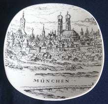 Lade das Bild in den Galerie-Viewer, SAMMEL TELLERSCHÄLCHEN - Porzellan, Stadt München Kirche Dom Gebäude Haus Häuser Isar Inschrift Motiv Dekor (BC)