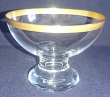 Lade das Bild in den Galerie-Viewer, EIS~ DESSERTSCHALE - Hartglas, Modernes Band Breiter Linien Golddekor Motiv