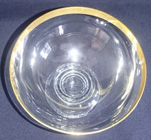 Lade das Bild in den Galerie-Viewer, EIS~ DESSERTSCHALE - Hartglas, Modernes Band Breiter Linien Golddekor Motiv