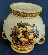 Lade das Bild in den Galerie-Viewer, KLEINE AMPHORE~ BLUMENVASE - Keramik / Steingut, Flora Rosenblumen Blüten Abstrakt Relief Motiv Dekor