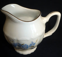 Lade das Bild in den Galerie-Viewer, 5er Set MOCCA KAFFEEKANNE + DECKEL & MILCHKÄNNCHEN & ZUCKERDOSE MIT DECKEL - Porzellan, Goldrand Vergiss mein Nicht Blumenblüten Flora Pflanzen Gewölbter Relief Motiv Dekor