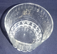 Lade das Bild in den Galerie-Viewer, 2er Set WHISKEY~ WHISKY~ GETRÄNKEGLÄSER - Hartglas, Quadrat Vierecke Relief Motiv Dekor