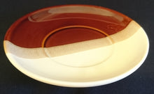 Lade das Bild in den Galerie-Viewer, 2er Set 2er KAFFFEGEDECKE - Keramik / Steingut, Streifen Sandiger Punkte Ahornblatt Motiv Dekor