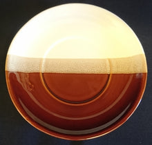 Lade das Bild in den Galerie-Viewer, 2er KAFFFEGEDECK - Keramik / Steingut, Streifen Sandiger Punkte Ahornblatt Motiv Dekor