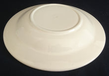 Lade das Bild in den Galerie-Viewer, 2er Set UNTERTASSEN - Keramik / Steingut, Innenrand Relief Linien Balken Motiv Dekor