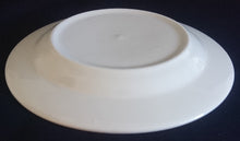 Lade das Bild in den Galerie-Viewer, 2er Set UNTERTASSEN - Porzellan, Haus Häuser Sterne Mond Motiv Dekorrand (BC)