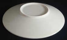 Lade das Bild in den Galerie-Viewer, Weiße und braune Porzellan-Gedeckee, 2er Set mit Stadtleben-Motiv, Malerei, Aufschrift, dekorativ, für Kaffee- oder Teegedecke