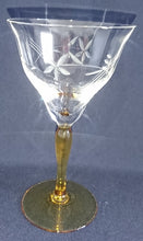 Lade das Bild in den Galerie-Viewer, 2er Set WEIßWEIN~ GETRÄNKEGLÄSER - Hartglas, Geschliffen Flora Abstrakt Blumenblüten Pflanzen Motiv Dekor