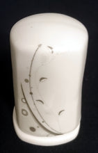 Lade das Bild in den Galerie-Viewer, 2er Set ZAHNSTOCHERHALTER - Porzellan, Flora Abstrakt Grashalme Blatt Blätter Motiv Dekor