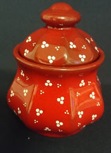 Lade das Bild in den Galerie-Viewer, 3er Set MILCHKÄNNCHEN & ZUCKERDOSE MIT DECKEL - Keramik / Steingut, Punkte Dreier Kreise Senkrechte Balken Relief Motiv Dekor