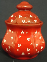 Lade das Bild in den Galerie-Viewer, 3er Set MILCHKÄNNCHEN & ZUCKERDOSE MIT DECKEL - Keramik / Steingut, Punkte Dreier Kreise Senkrechte Balken Relief Motiv Dekor