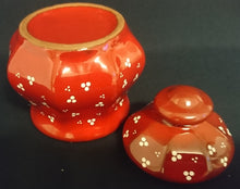 Lade das Bild in den Galerie-Viewer, 3er Set MILCHKÄNNCHEN & ZUCKERDOSE MIT DECKEL - Keramik / Steingut, Punkte Dreier Kreise Senkrechte Balken Relief Motiv Dekor