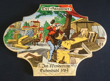 Lade das Bild in den Galerie-Viewer, WAND~ SAMMELKACHEL - Keramik / Steingut, Der Steinmetz Handwerk 7. Internationale Wandertage 1984 Eichenbühl Aufschrift Motiv Dekor (BC)