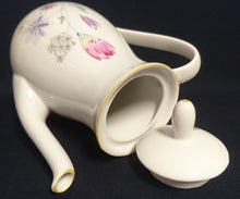 Lade das Bild in den Galerie-Viewer, MOCCA KAFFEEKANNE MIT DECKEL - Porzellan, Flora Blumenblüten Pflanzen Blatt Blätter Motiv Dekor (BC)