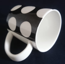 Lade das Bild in den Galerie-Viewer, KAFFEETASSE "Polkadot" - Porzellan, Punkte Kreise Flecken Motiv Dekor (BC)