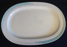 Lade das Bild in den Galerie-Viewer, FLEISCH~ BEILAGENPLATTE "Friesland" - Porzellan, Abstraktes Geometrisches Linien Dekor