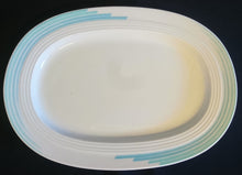 Lade das Bild in den Galerie-Viewer, KLEINE BEILAGENPLATTE "Friesland" - Porzellan, Abstraktes Geometrisches Linien Dekor