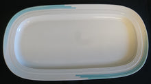 Lade das Bild in den Galerie-Viewer, KUCHEN~ SERVIERPLATTE "Friesland" - Porzellan, Abstraktes Geometrisches Linien Dekor (Kopie)