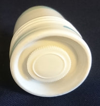 Lade das Bild in den Galerie-Viewer, SALZSTREUER "Friesland" - Porzellan, Abstraktes Geometrisches Linien Dekor