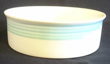 Lade das Bild in den Galerie-Viewer, 2er Set SALAT~ SERVIERSCHALEN "Friesland" - Porzellan, Abstraktes Geometrisches Linien Dekor