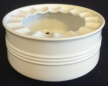 Lade das Bild in den Galerie-Viewer, STÖVCHEN "Friesland" - Porzellan, Abstrakt Geo Linien Relief Motiv Dekor