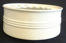 Lade das Bild in den Galerie-Viewer, STÖVCHEN "Friesland" - Porzellan, Abstrakt Geo Linien Relief Motiv Dekor