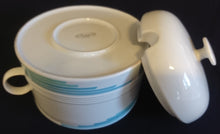 Lade das Bild in den Galerie-Viewer, SUPPENTERRINE MIT DECKEL "Friesland" - Porzellan, Abstraktes Geometrisches Linien Dekor