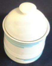 Lade das Bild in den Galerie-Viewer, ZUCKERDOSE MIT DECKEL "Friesland" - Porzellan, Abstraktes Geometrisches Linien Dekor