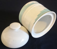 Lade das Bild in den Galerie-Viewer, ZUCKERDOSE MIT DECKEL "Friesland" - Porzellan, Abstraktes Geometrisches Linien Dekor