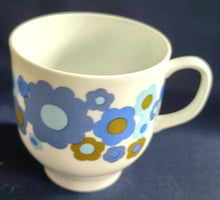 Lade das Bild in den Galerie-Viewer, MOCCA~ KAFFEETASSE - Porzellan, Flora Blumenblüten Pflanzen Motiv Dekor