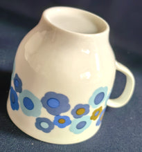 Lade das Bild in den Galerie-Viewer, MOCCA~ KAFFEETASSE - Porzellan, Flora Blumenblüten Pflanzen Motiv Dekor