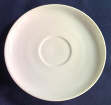 Lade das Bild in den Galerie-Viewer, 2er Set MOCCA~ UNTERTASSEN - Porzellan, Einfärbiges Gastronomisches Motiv Dekor