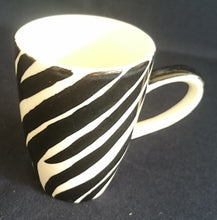 Lade das Bild in den Galerie-Viewer, 2er Set MOCCA KAFFFETASSEN - Keramik / Steingut, Leoparden Tiger Zebra Fell Muster Motiv Dekor