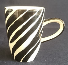 Lade das Bild in den Galerie-Viewer, 2er Set MOCCA KAFFFETASSEN - Keramik / Steingut, Leoparden Tiger Zebra Fell Muster Motiv Dekor