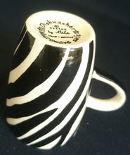 Lade das Bild in den Galerie-Viewer, 2er Set MOCCA KAFFFETASSEN - Keramik / Steingut, Leoparden Tiger Zebra Fell Muster Motiv Dekor