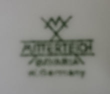 Lade das Bild in den Galerie-Viewer, 2er Set CAPPUCCINO~ KAFFEETASSEN - Porzellan, Goldene Tchibo Kaffeebohne Motiv Dekor